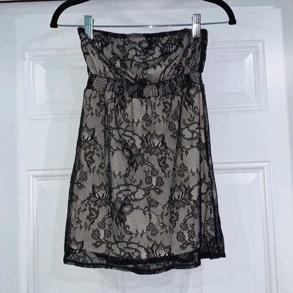 Pinky Tops - 🌷4/$20 SALE Strapless Laced Top